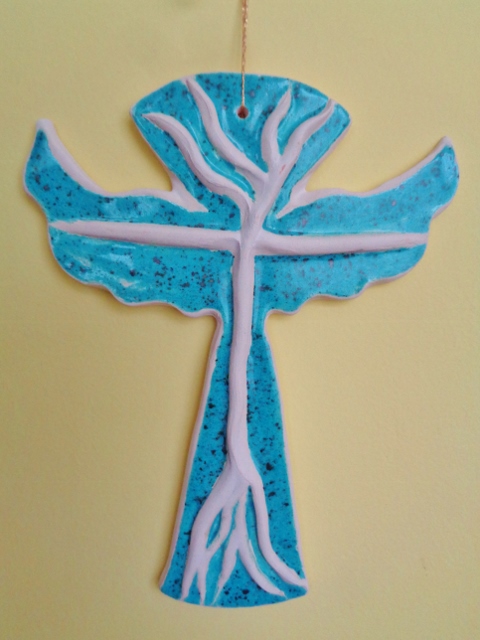 keramia-falikep-angyal-fa-kereszt-zsurizett-tiffany1